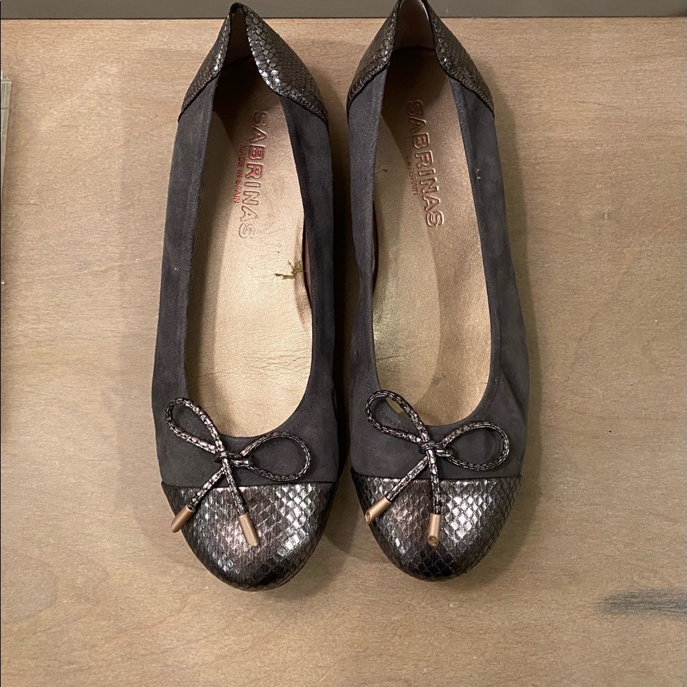 Pewter/Snake flats by Sabrinas size 9